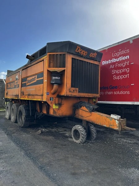 James Armstrong Auctioneers - JCB Waste Spec Teleporters, Walking Floor Trailers, Doppstadt Shredders, Ejector Trailers, Curtainside Trailers & Commercial Vehicles - Auction Image 3
